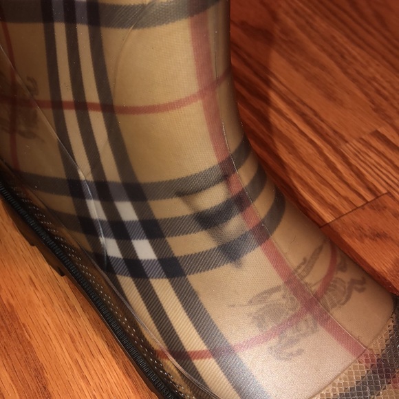 Burberry rain boots! - Picture 5 of 6